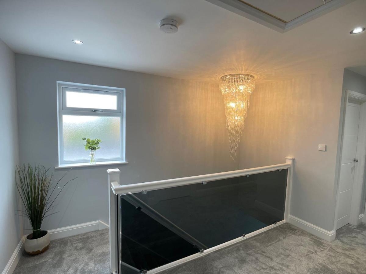 Newly Refurbished 4 Bedroom House-Sleep 8-Free Parking Canvey Island Exterior photo